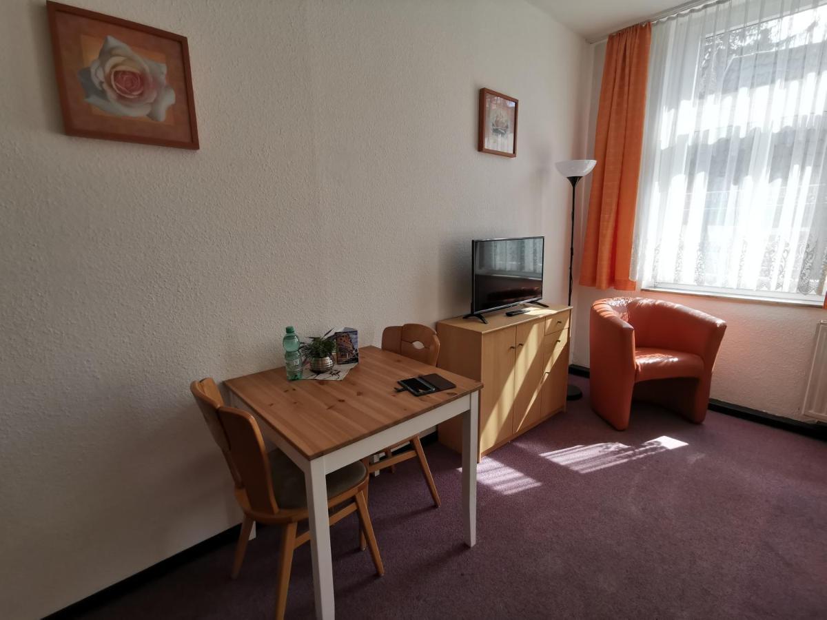 Hotel-Pension Zum Hirsch ハタースハイム エクステリア 写真
