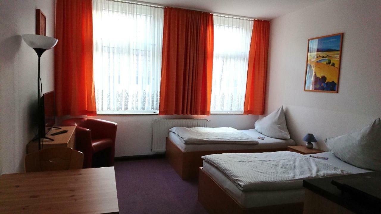 Hotel-Pension Zum Hirsch ハタースハイム エクステリア 写真